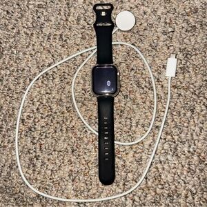 Series 7 Apple Watch with band and screen protectors and charger